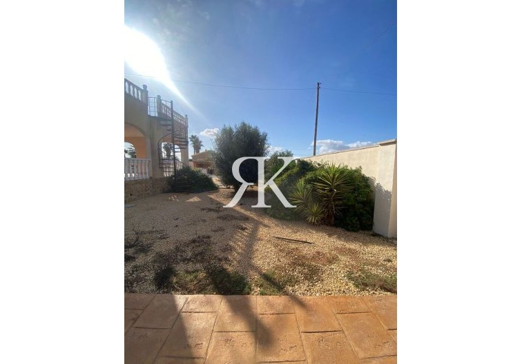 Resale - villa - Catral - Costa Blanca