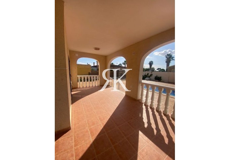 Resale - villa - Catral - Costa Blanca