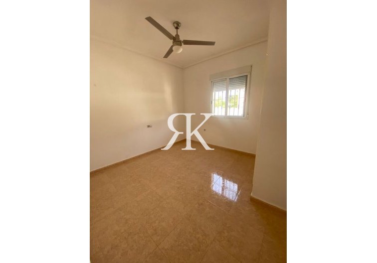 Resale - villa - Catral - Costa Blanca