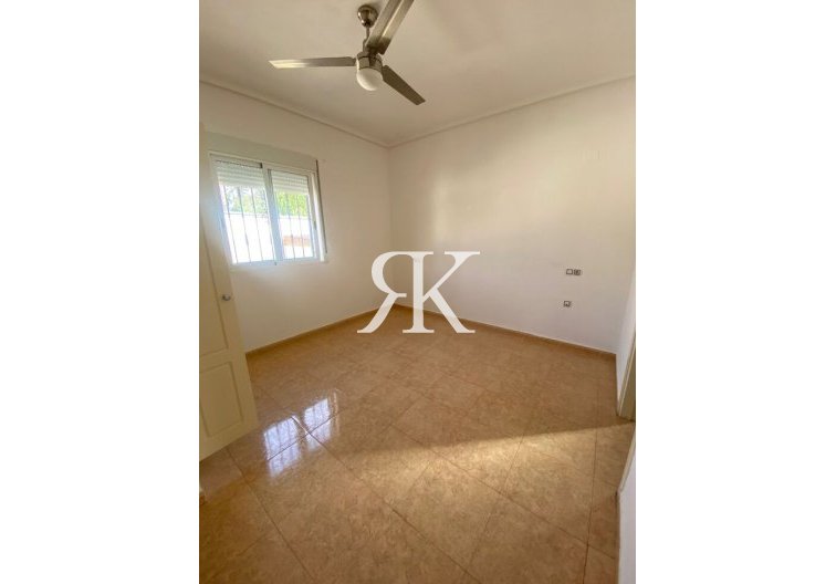 Resale - villa - Catral - Costa Blanca