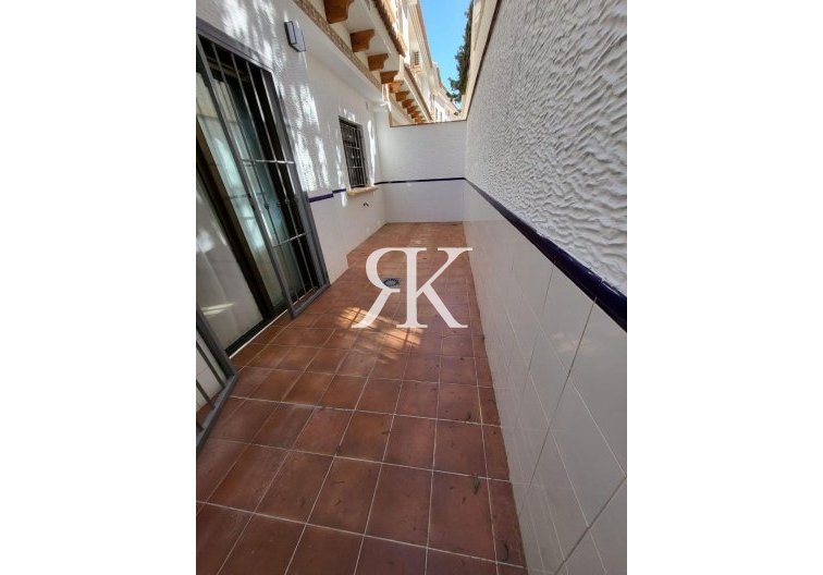 Segunda mano - town house - San Miguel de Salinas - Ciudad De Las Comunicaciones