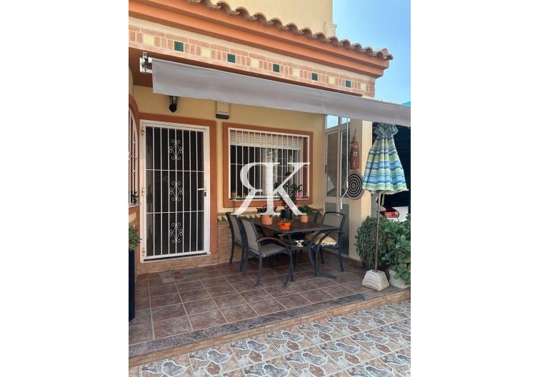 Wiederverkauf - villa - Orihuela Costa - Playa Flamenca