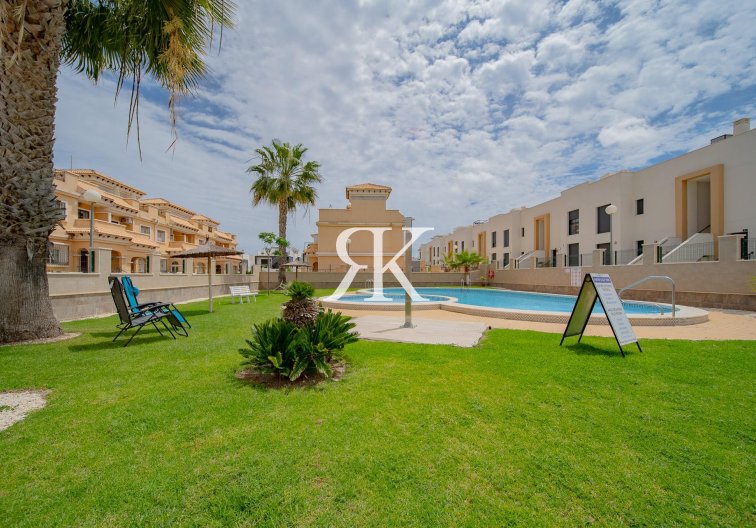 Resale - town house - Orihuela Costa - PAU 26