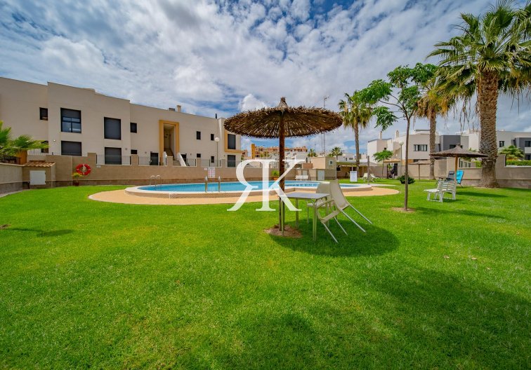 Resale - town house - Orihuela Costa - PAU 26