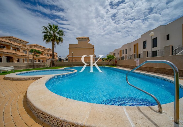 Resale - town house - Orihuela Costa - PAU 26