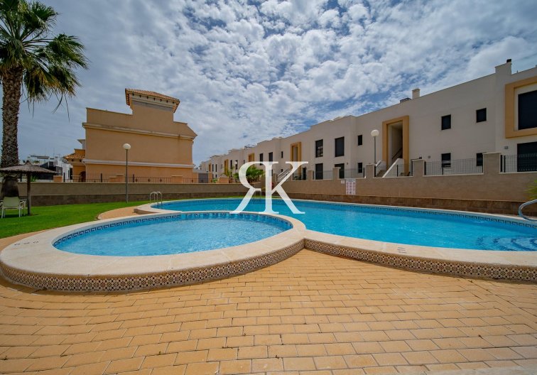 Resale - town house - Orihuela Costa - PAU 26