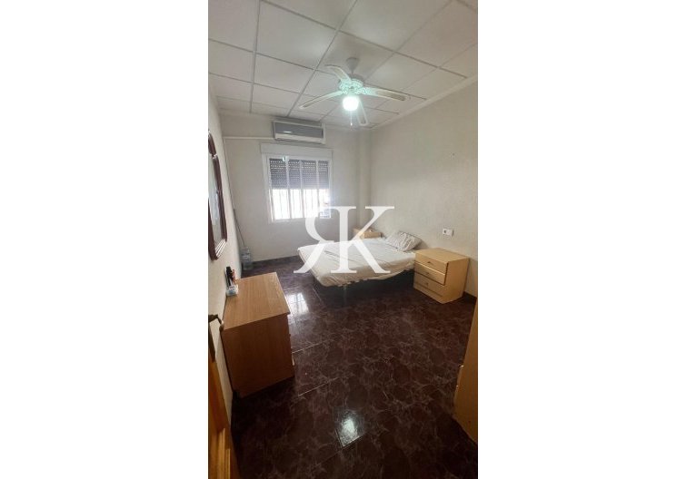 Wiederverkauf - town house - Torrevieja - Estacion De Autobuses