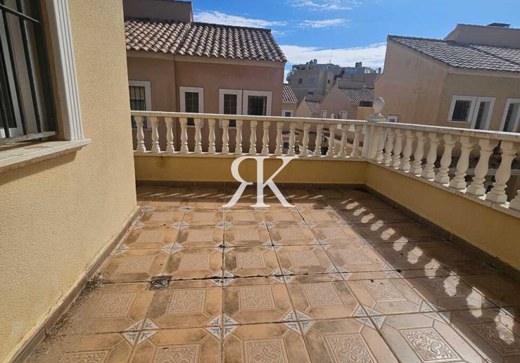 Resale - villa - Guardamar del Segura - Campomar