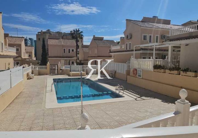 Resale - villa - Guardamar del Segura - Campomar