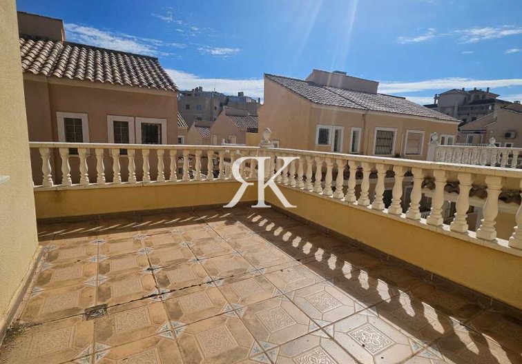 Resale - villa - Guardamar del Segura - Campomar