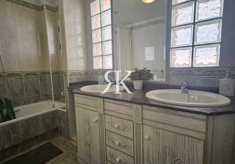 Resale - villa - Guardamar del Segura - Campomar