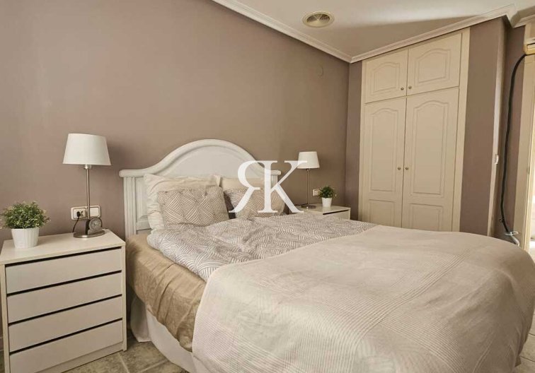 Resale - villa - Guardamar del Segura - Campomar