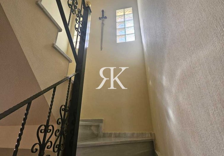 Resale - villa - Guardamar del Segura - Campomar