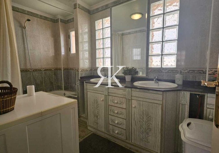 Resale - villa - Guardamar del Segura - Campomar