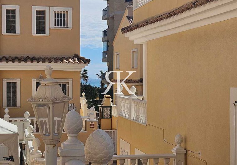 Resale - villa - Guardamar del Segura - Campomar