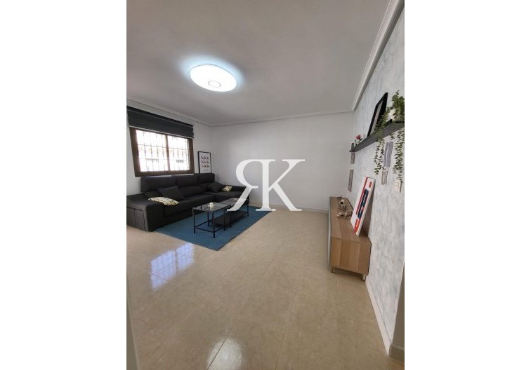 Resale - villa - San Miguel de Salinas - Cerro Del Sol