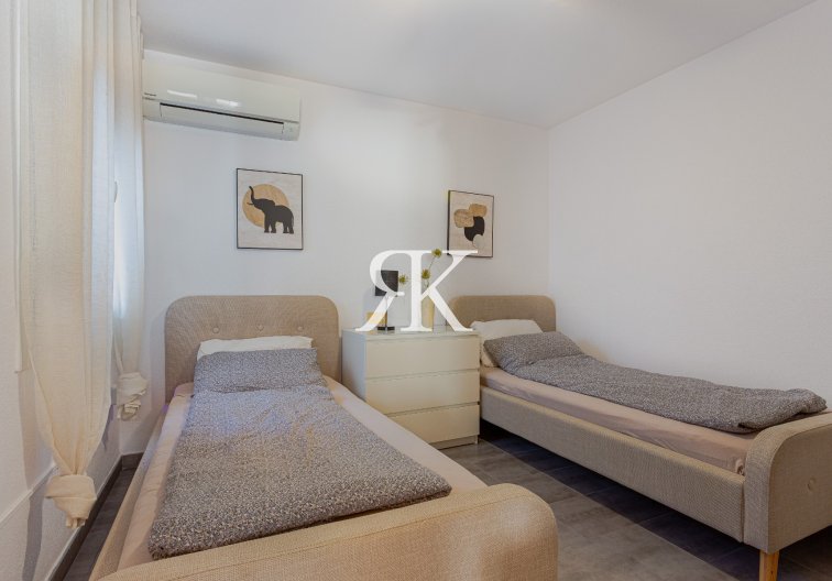 Revente - villa - Orihuela Costa - Costa Blanca