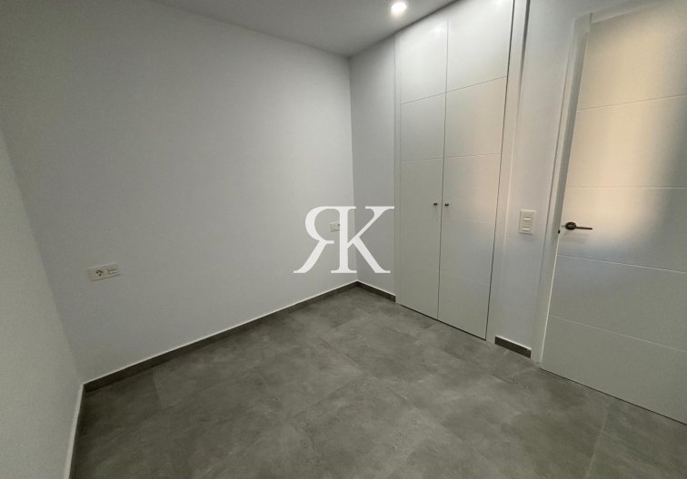 Segunda mano - Apartamento  - Torrevieja - Estacion De Autobuses