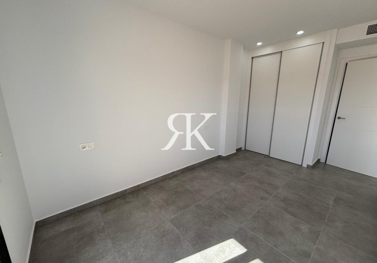 Segunda mano - Apartamento  - Torrevieja - Estacion De Autobuses