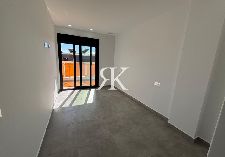 Segunda mano - Apartamento  - Torrevieja - Estacion De Autobuses