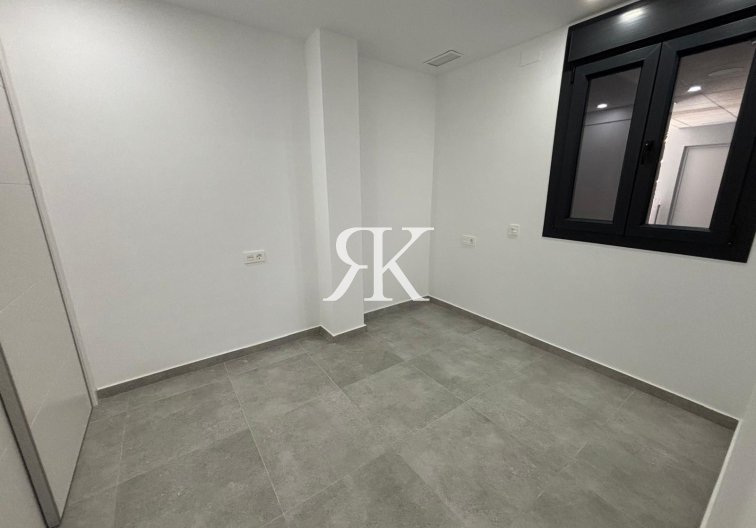 Segunda mano - Apartamento  - Torrevieja - Estacion De Autobuses