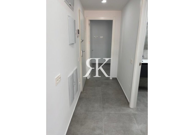 Segunda mano - Apartamento  - Torrevieja - Estacion De Autobuses