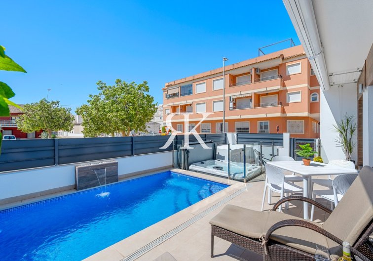 Herverkoop - town house - Formentera del Segura - Costa Blanca