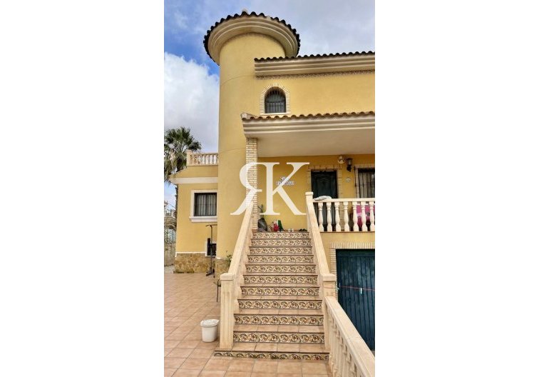 Revente - Semi Detached - Villamartin