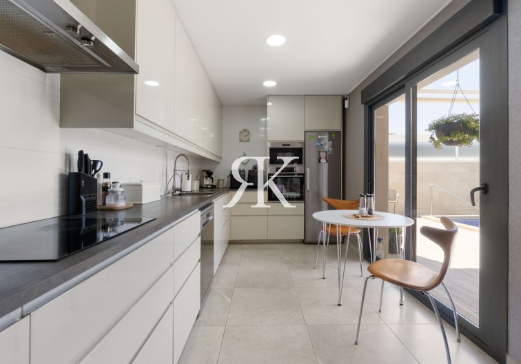 Wiederverkauf - villa - Daya Nueva - Costa Blanca