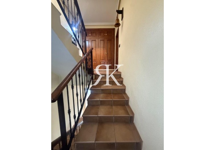 Herverkoop - town house - Avileses