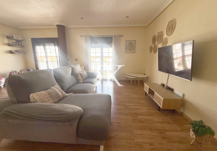 Herverkoop - town house - Avileses