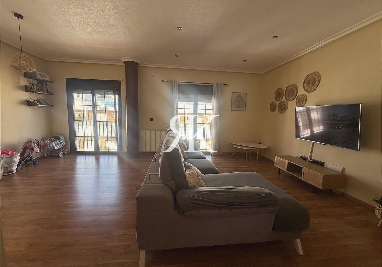 Herverkoop - town house - Avileses