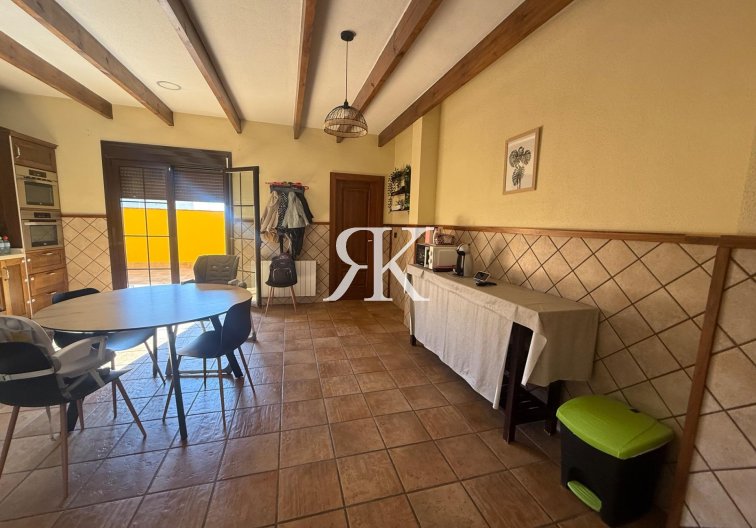 Herverkoop - town house - Avileses