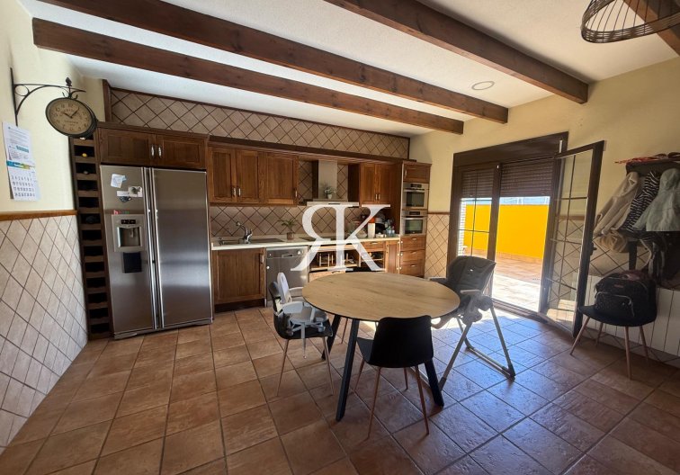 Herverkoop - town house - Avileses