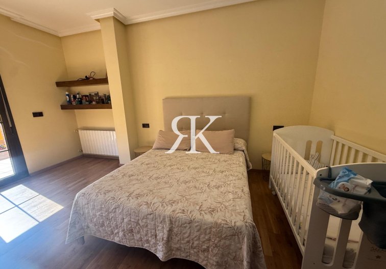 Herverkoop - town house - Avileses