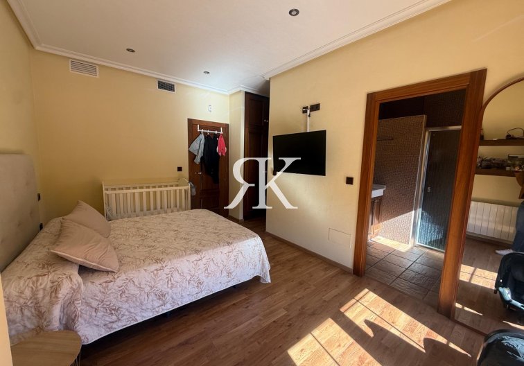 Herverkoop - town house - Avileses