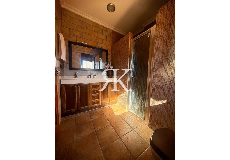 Herverkoop - town house - Avileses