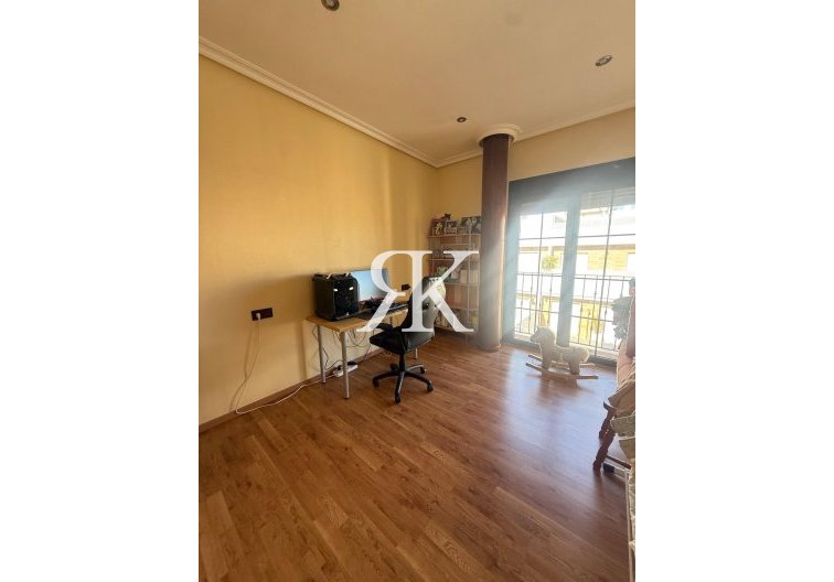 Herverkoop - town house - Avileses