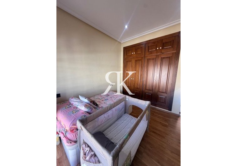 Herverkoop - town house - Avileses