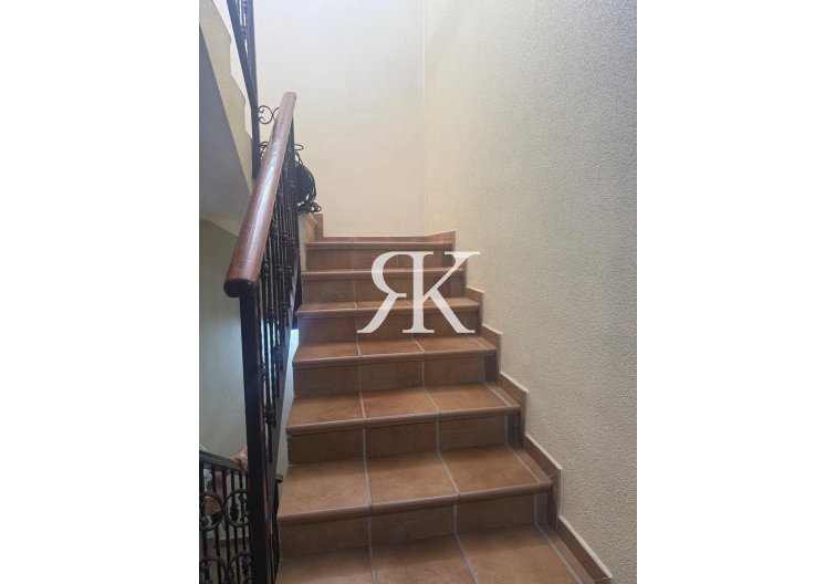 Herverkoop - town house - Avileses