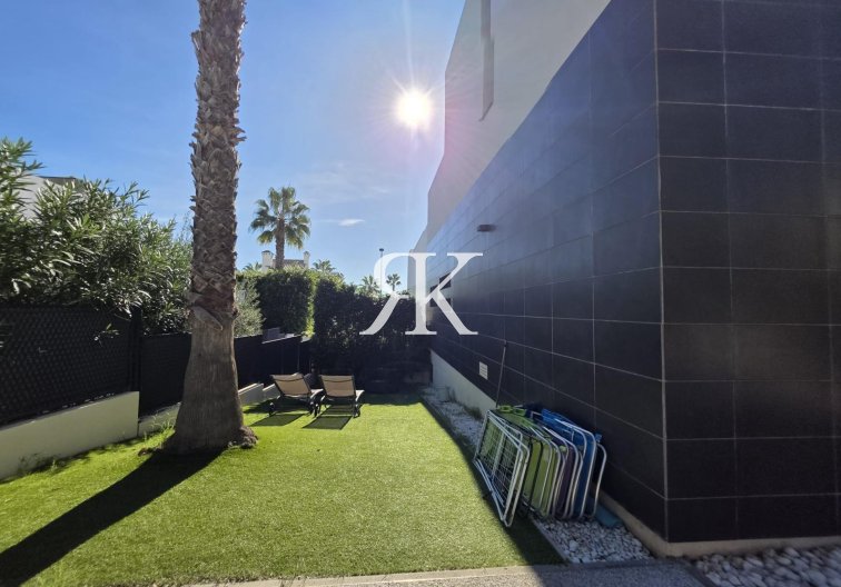 Revente - villa - Orihuela Costa - Villamartín