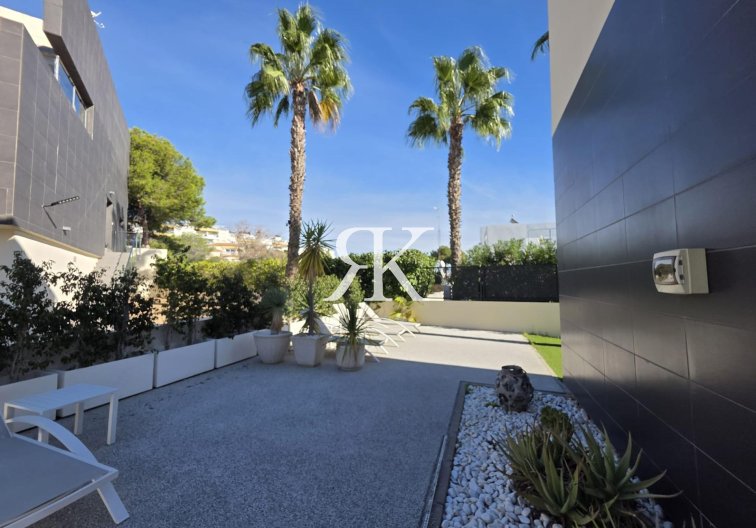 Revente - villa - Orihuela Costa - Villamartín