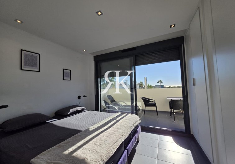 Revente - villa - Orihuela Costa - Villamartín