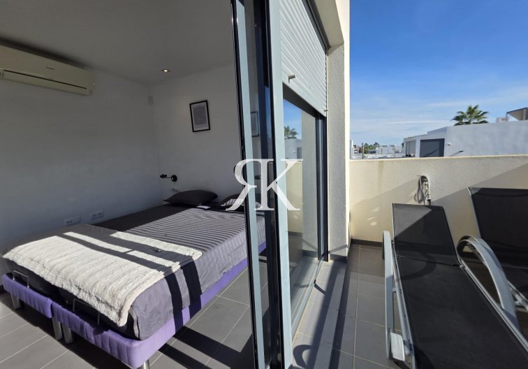 Revente - villa - Orihuela Costa - Villamartín