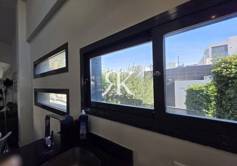 Revente - villa - Orihuela Costa - Villamartín