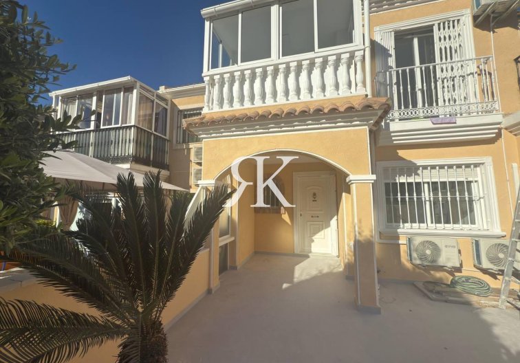Resale - town house - Torrevieja - Aguas Nuevas