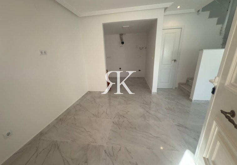 Resale - town house - Torrevieja - Aguas Nuevas