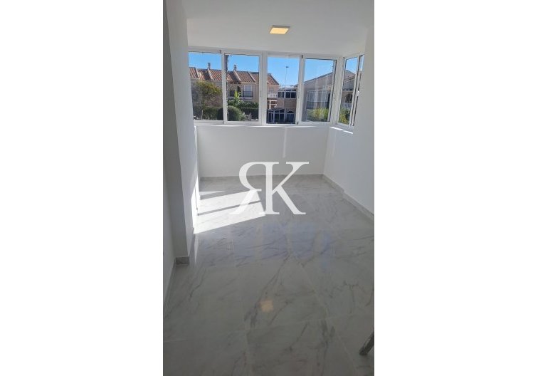 Resale - town house - Torrevieja - Aguas Nuevas