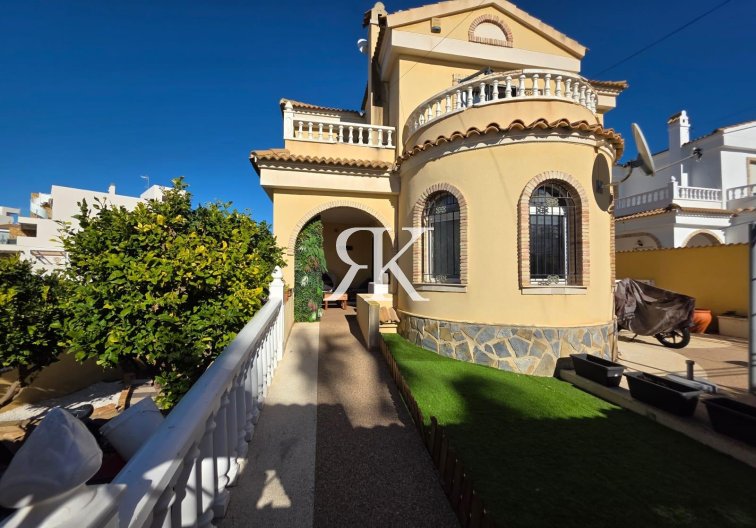 Segunda mano - villa - Orihuela Costa - Villamartín-las Filipinas