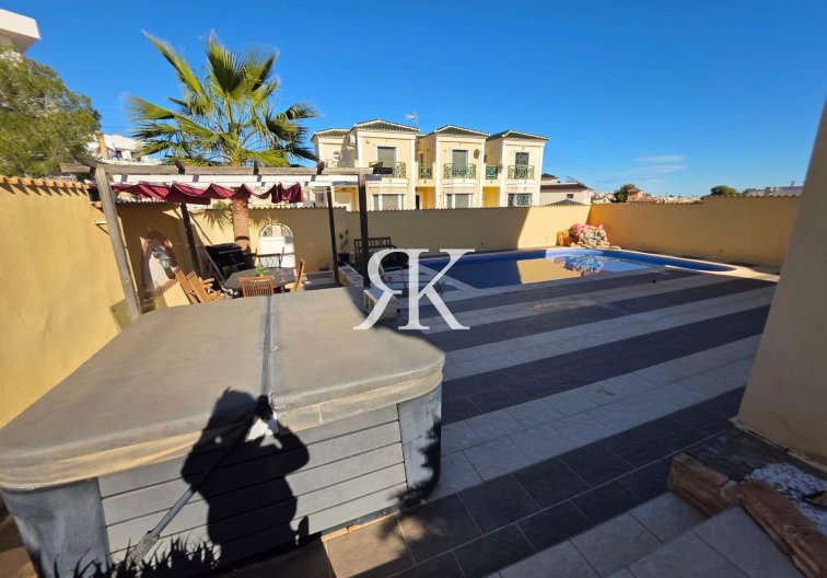 Segunda mano - villa - Orihuela Costa - Villamartín-las Filipinas